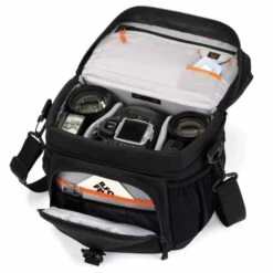 Lowepro Nova 180 AW Schwarz