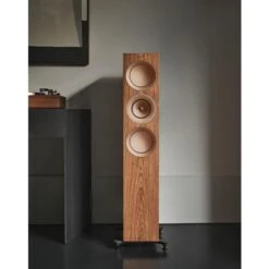 KEF R7 META - Walnuss -Ausgewähltes Haushaltswarengeschäft r series lifestyle r7meta walnut portrait frontview 182494 633x800