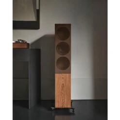 KEF R7 META - Walnuss -Ausgewähltes Haushaltswarengeschäft r series lifestyle r7meta walnut portrait grilleon 182495 633x800