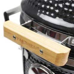 YAKINIKU Kamado 13" Compact Mit Campingestell -Ausgewähltes Haushaltswarengeschäft yakiniku compact kamado grill incl draagbaar onderstel 4 185981 900x900